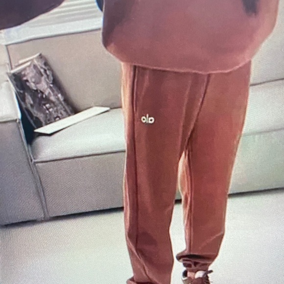 ALO Yoga Women's Crewneck Sweater and Jogger Set - Rust Brown Size S - Picture 3 of 4